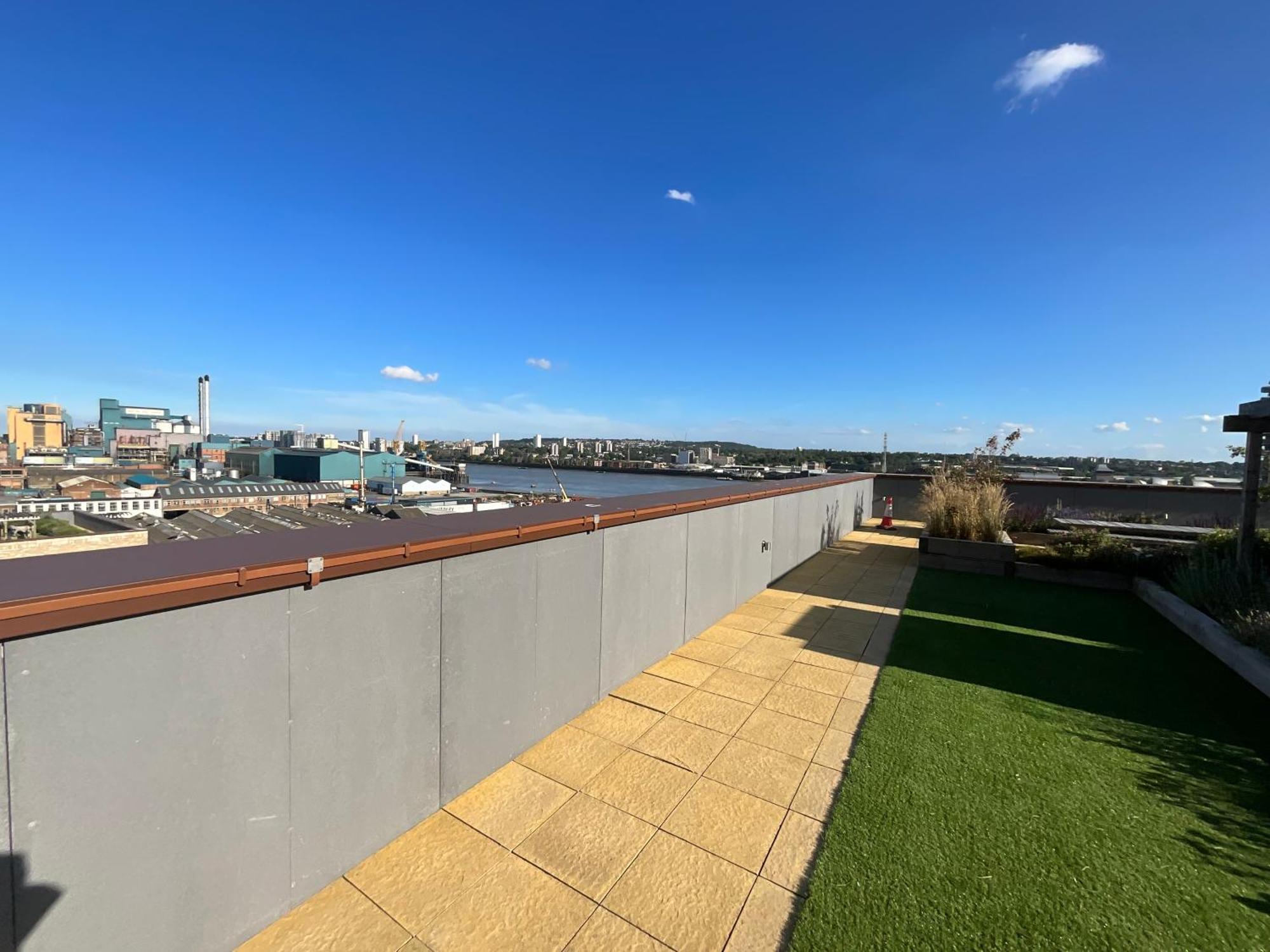 Deluxe Double Bed In Shared Apt Near Canary Wharf, City Airport & O2 Arena With Thames View Лондон Екстер'єр фото