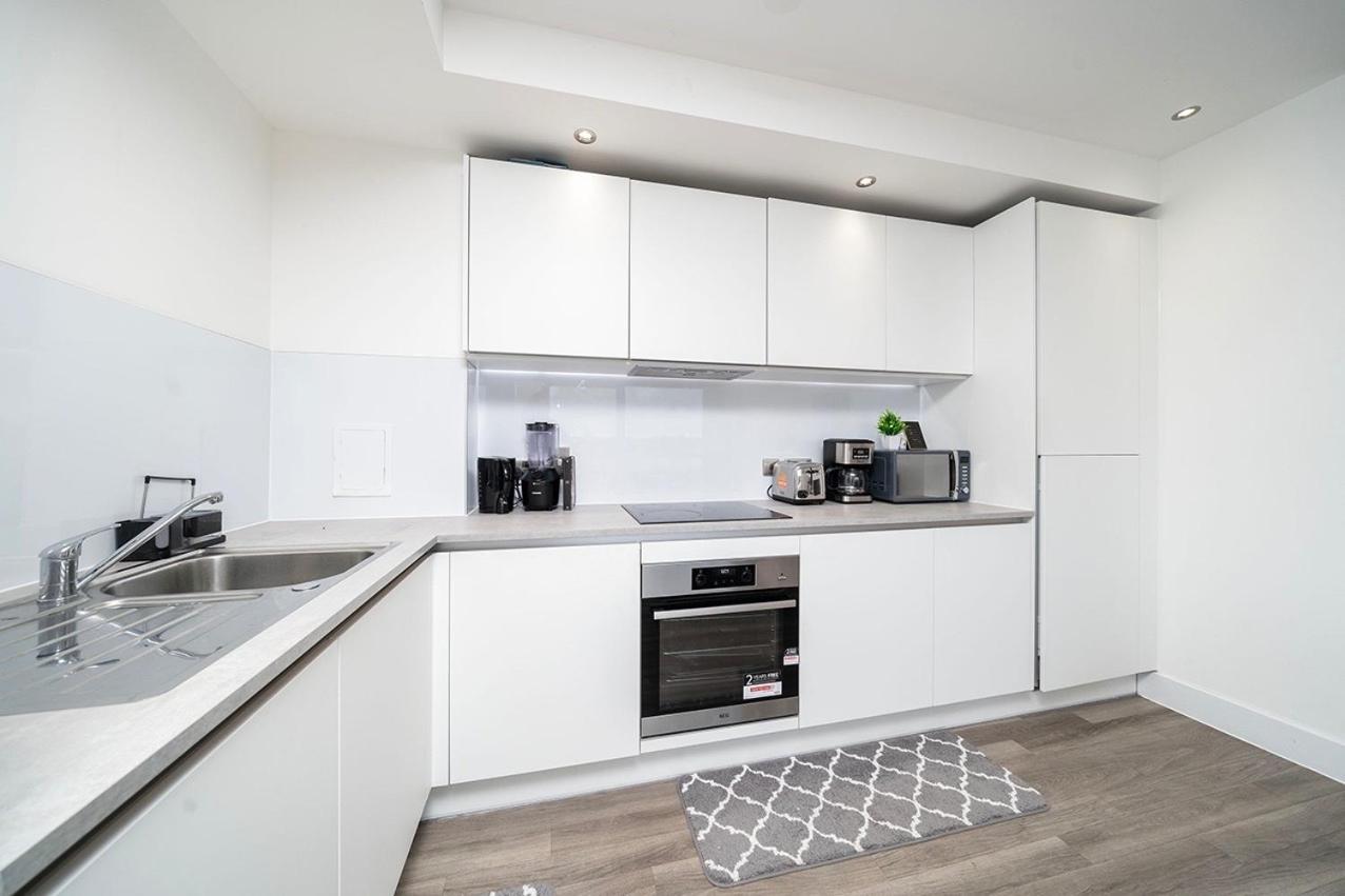 Deluxe Double Bed In Shared Apt Near Canary Wharf, City Airport & O2 Arena With Thames View Лондон Екстер'єр фото
