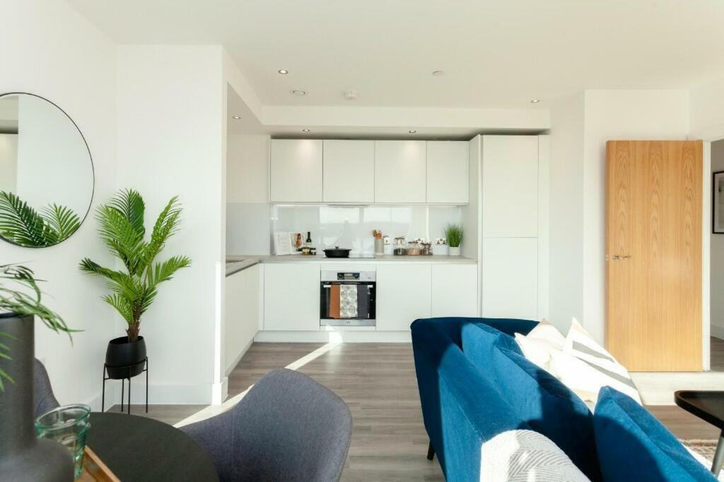 Deluxe Double Bed In Shared Apt Near Canary Wharf, City Airport & O2 Arena With Thames View Лондон Екстер'єр фото