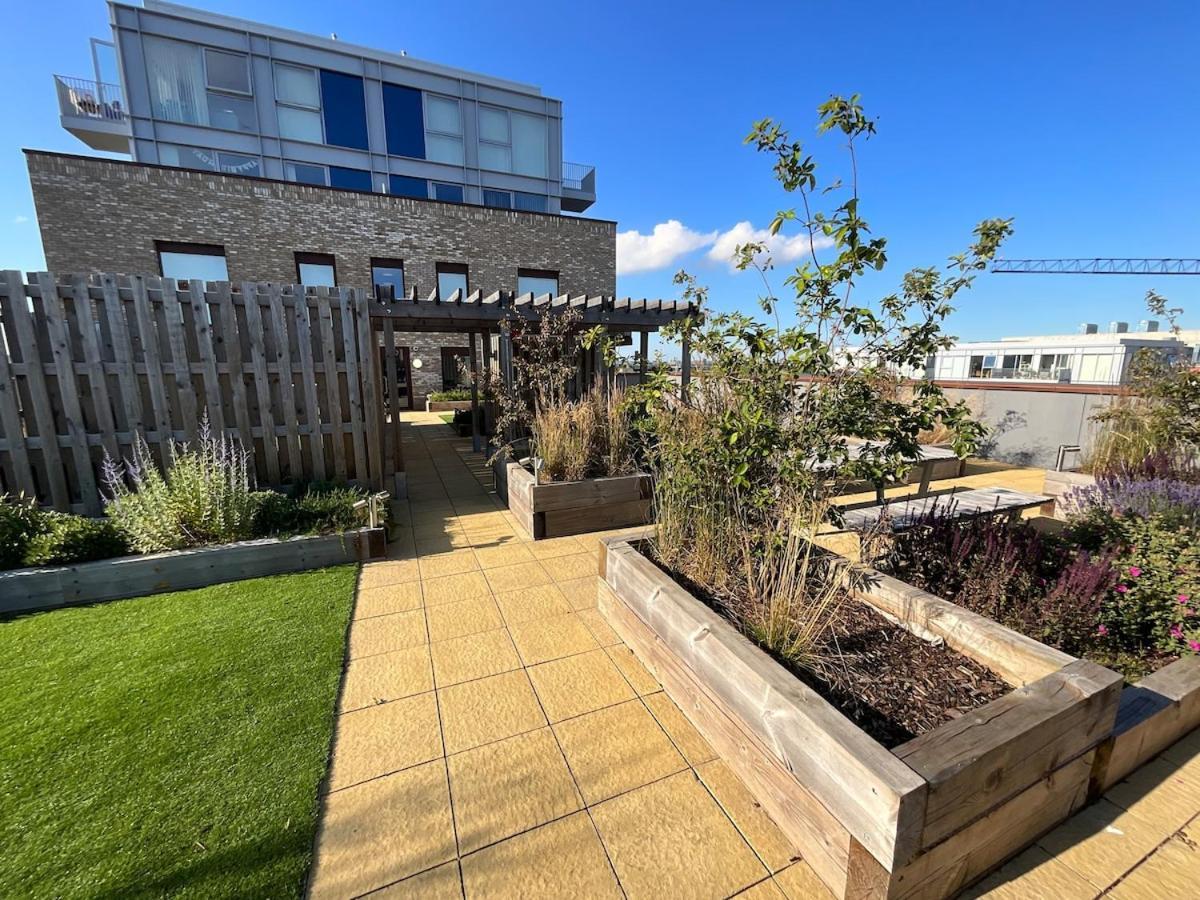 Deluxe Double Bed In Shared Apt Near Canary Wharf, City Airport & O2 Arena With Thames View Лондон Екстер'єр фото