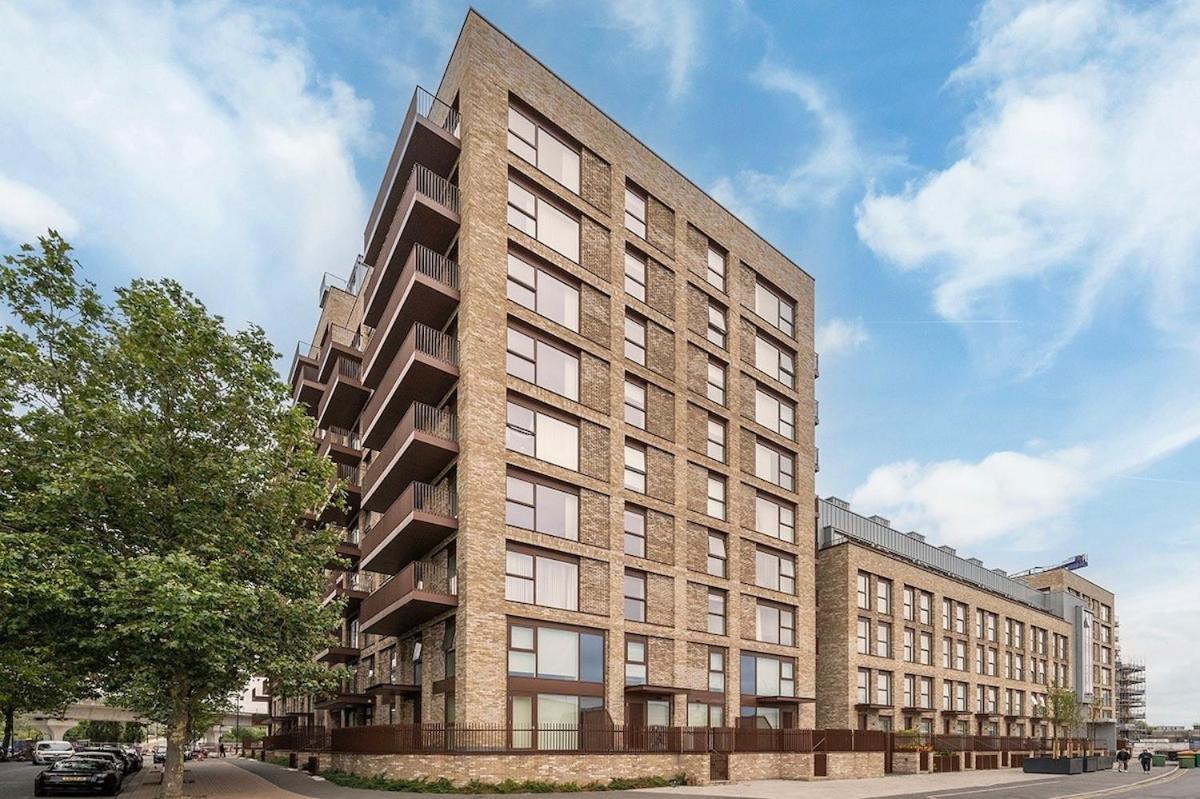 Deluxe Double Bed In Shared Apt Near Canary Wharf, City Airport & O2 Arena With Thames View Лондон Екстер'єр фото
